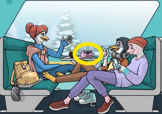 SafetyWingの車内イラスト中央にあるピンク色のカメラ